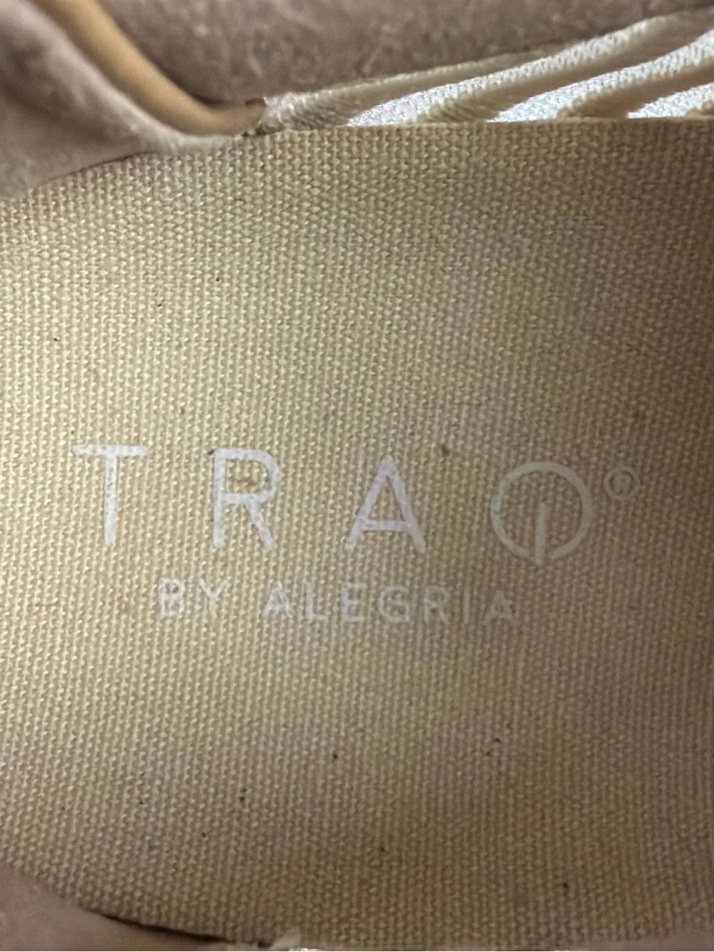 TRAQ by Alegria Cream Knit Platform Sneakers 39 Coastal Comfort